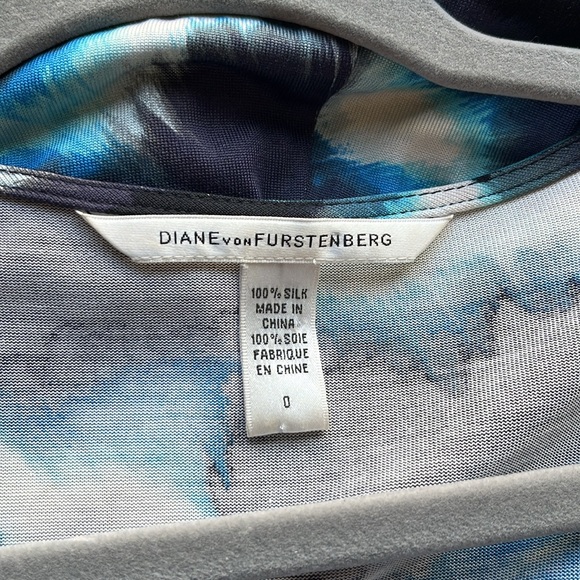 Diane Von Furstenberg Blue Printed Silk Wrap Begona Dress - Picture 8 of 11